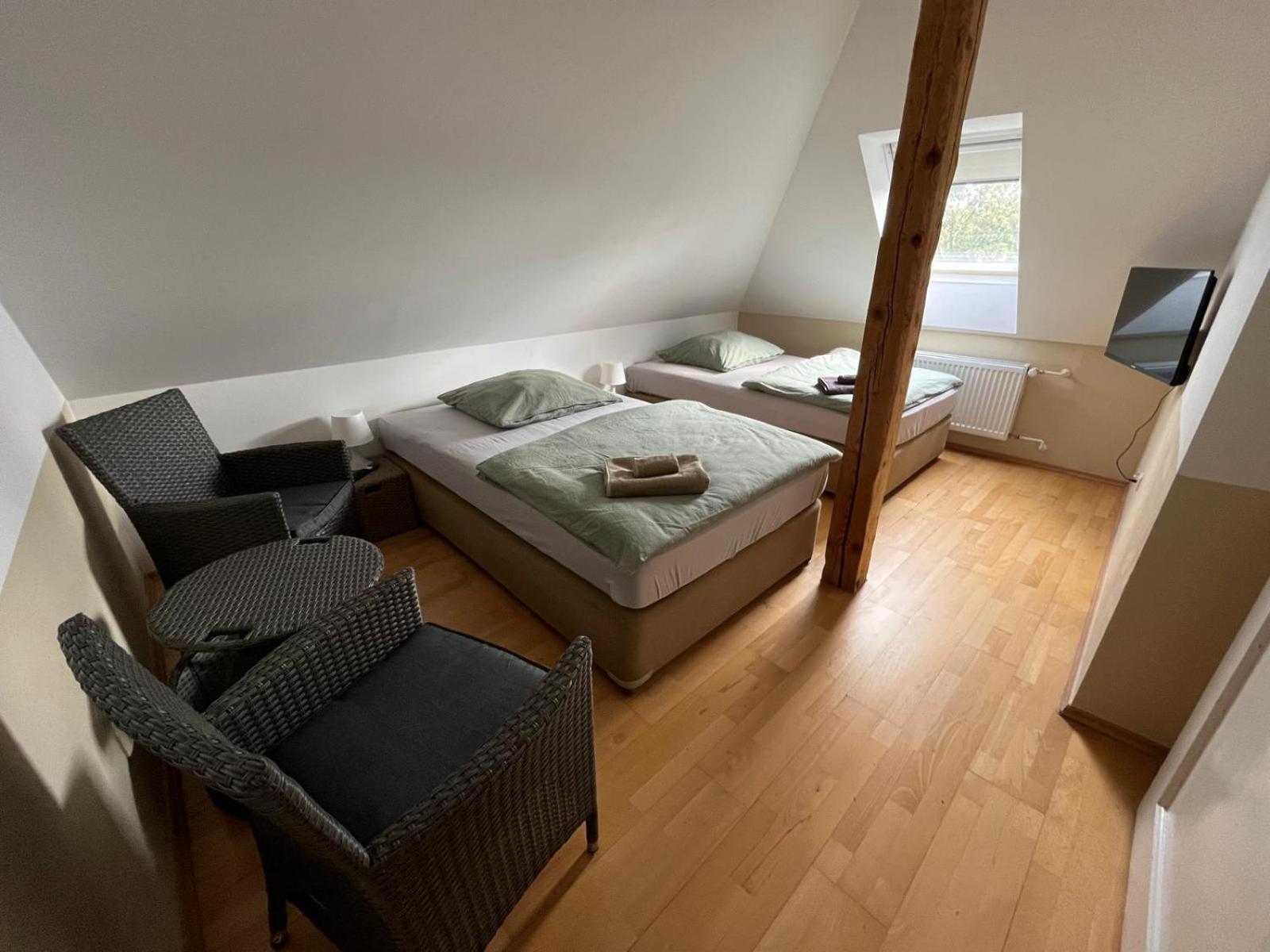 Doppelzimmer-Bad-Kuehlschrank-Tv-19 Meine Exterior photo