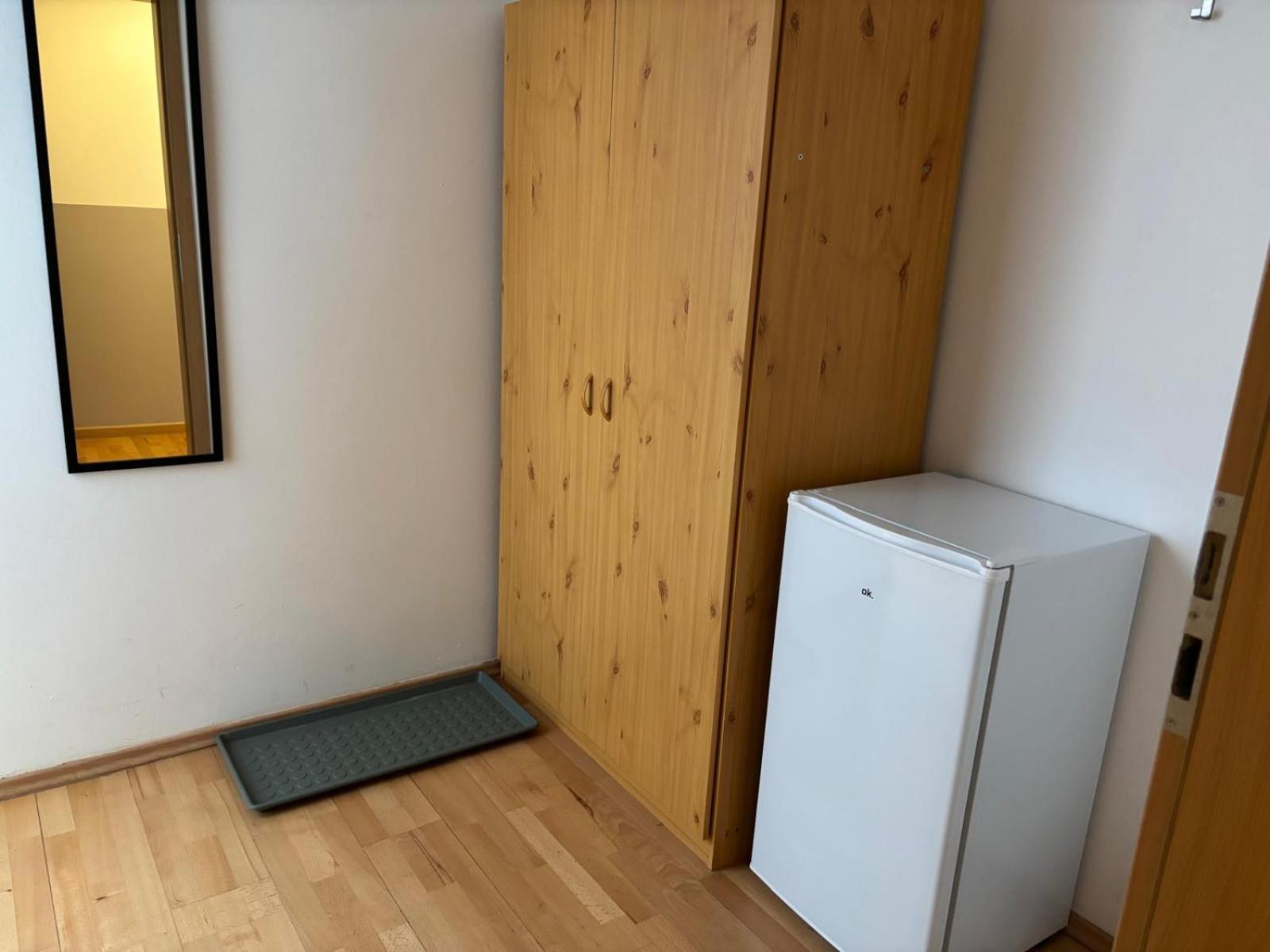 Doppelzimmer-Bad-Kuehlschrank-Tv-19 Meine Exterior photo
